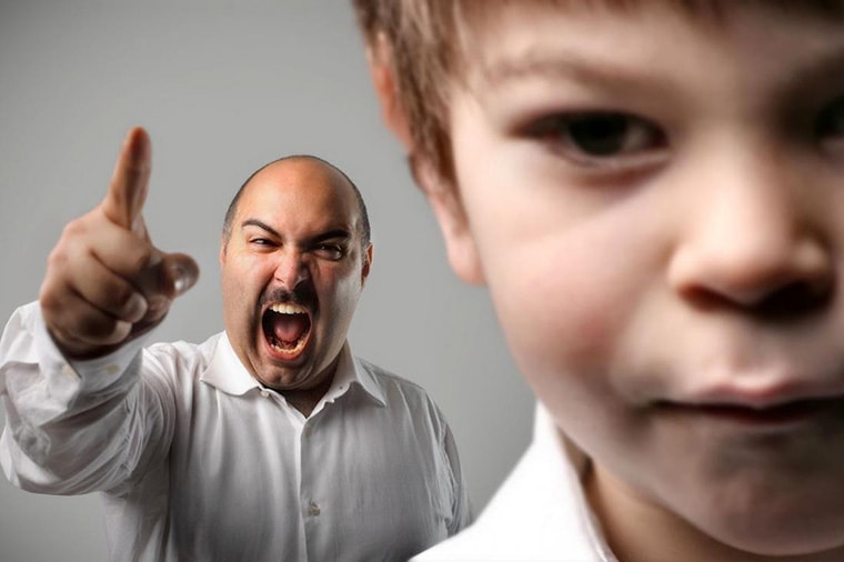 Как перестать кричать на ребенка?