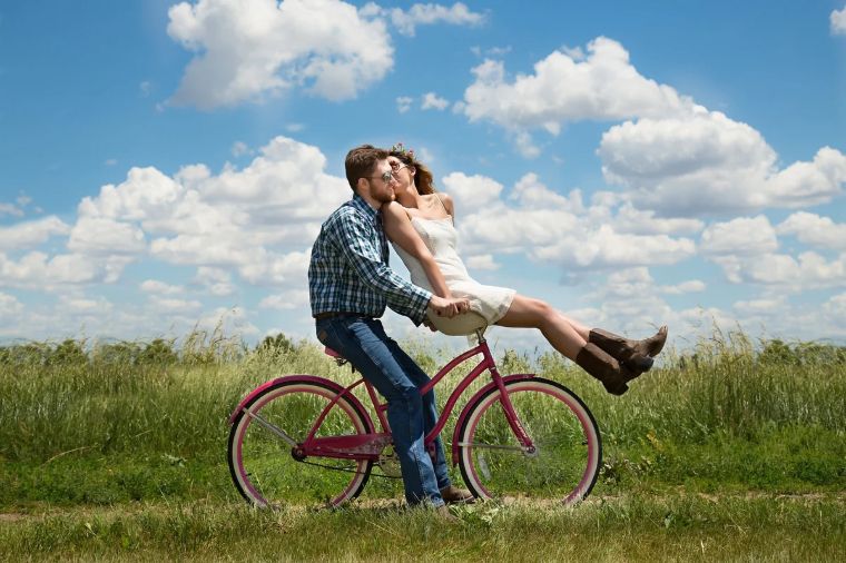 Как спонтанность помогает сохранить счастливые отношения?