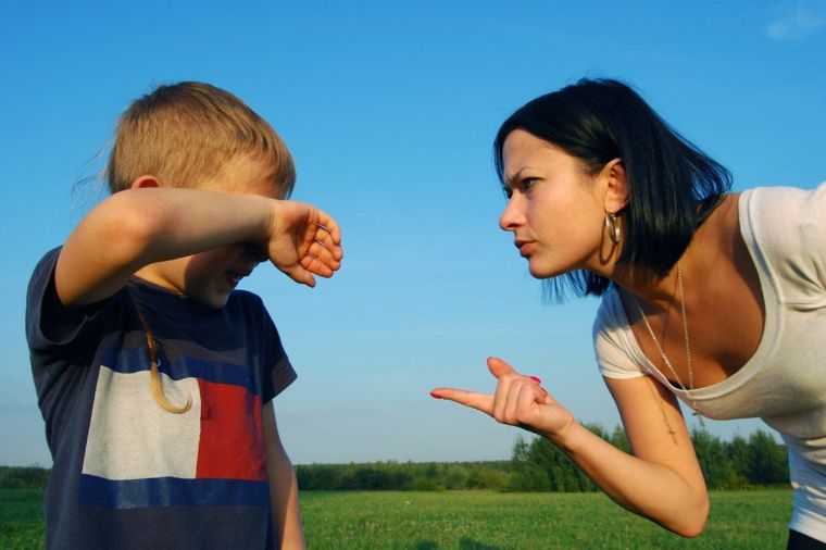 5 способов научить детей отвечать на замечания «чужих взрослых»