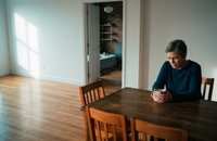 Иллюстрация / Синдром опустевшего гнезда: как одиночество и тоска влияют на здоровье после 50